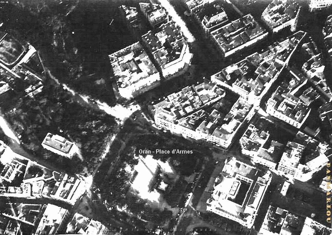 PA a- 02- Vue d'ensemble place d' Armes.jpg